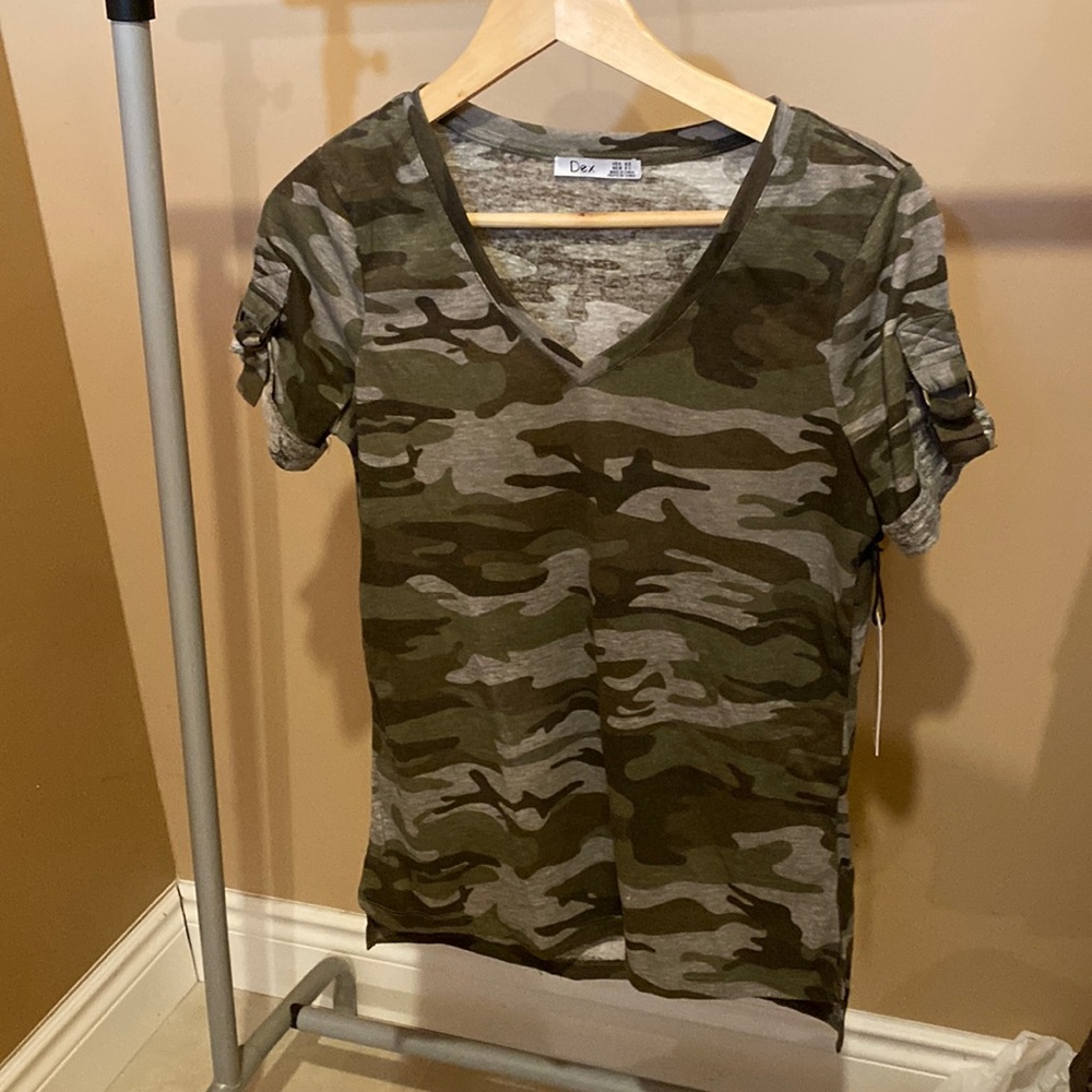 NWT Dex Camo V-neck Tee
